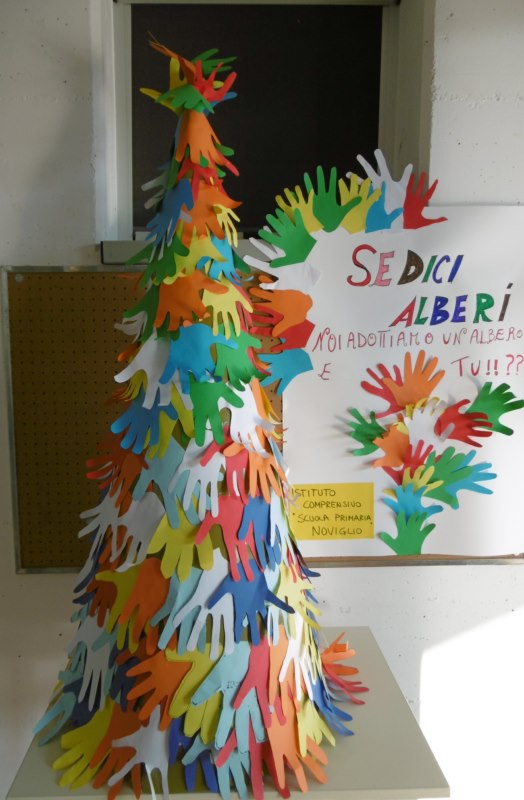 albero_noviglio_con_manine_2. jpg